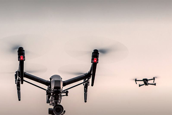 Come far volare un drone: guida per principianti - DJI Authorized Retail  Store