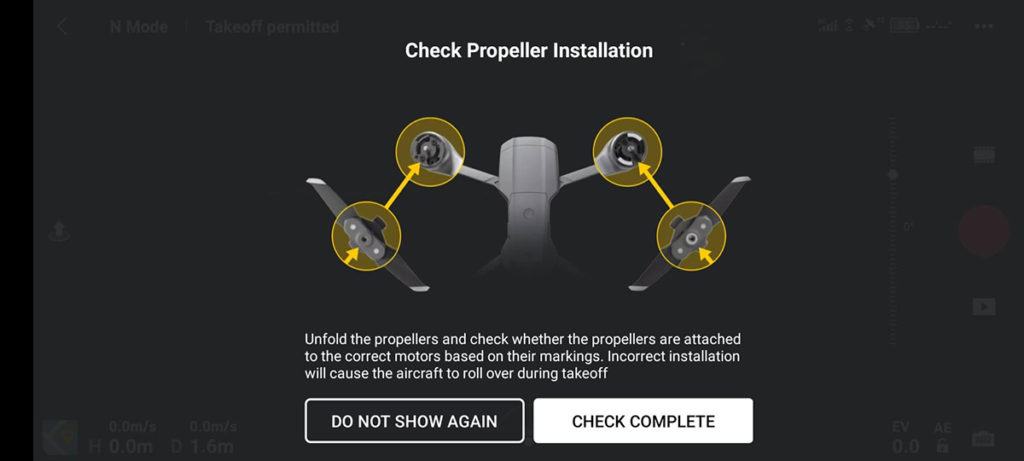 L'app DJI Fly visualizza il messaggio di richiesta al pilota di controllare le eliche Mavic Air 2 prima del volo.